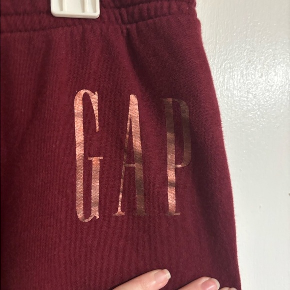 GAP Women's Burgundy Logo Sweatshirt - Picture 8 of 11